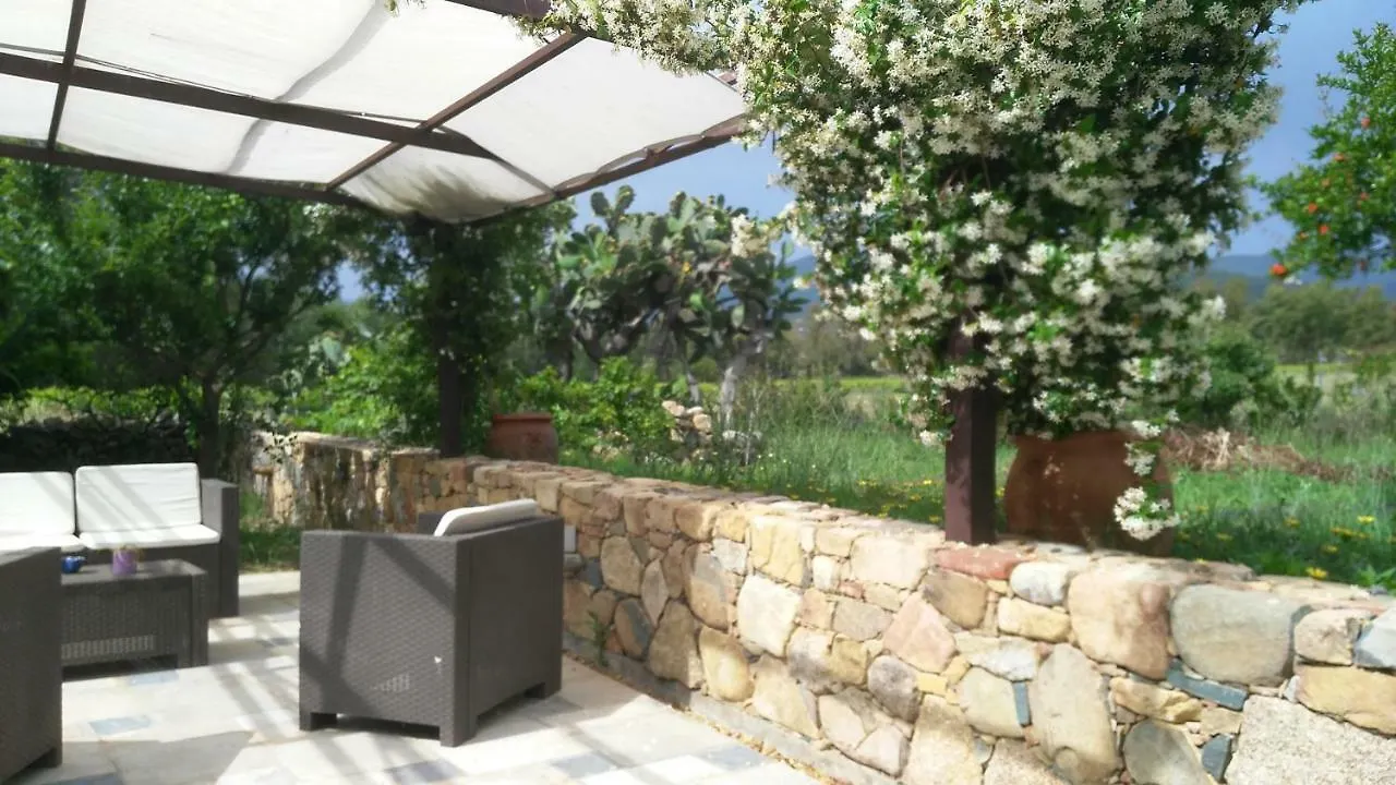 Bed and Breakfast Casale Diletta Castiadas